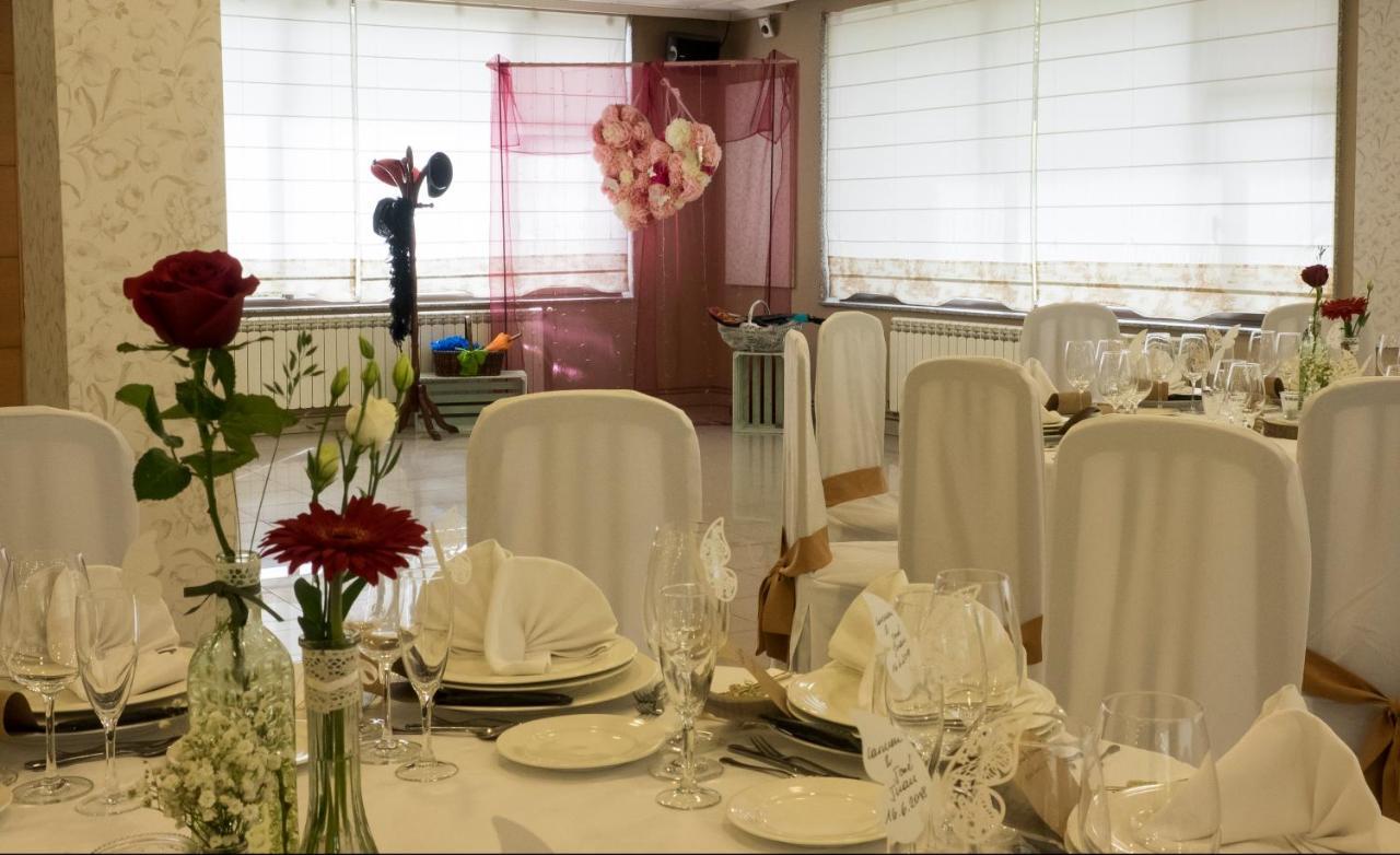 Hostal Restaurante O'Cadaval Frades エクステリア 写真